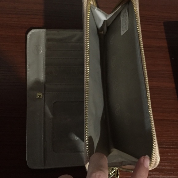 Adrienne Vittadini wallet - Picture 3 of 3